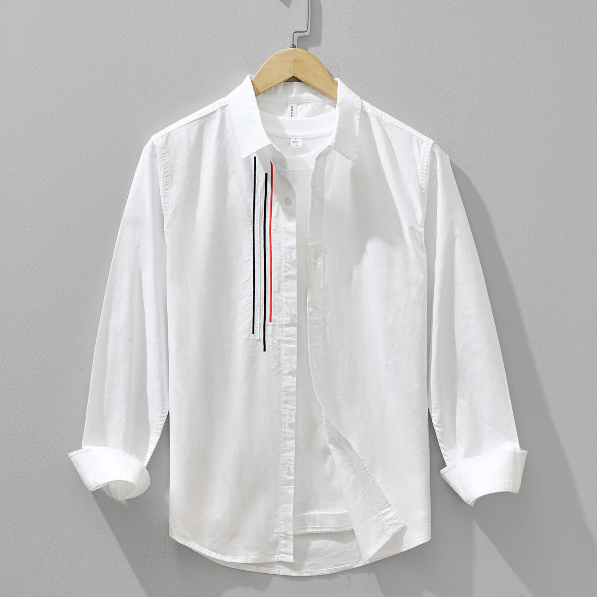 Emryn — Lightweight Linen Shirt with Minimalist Chest Detail