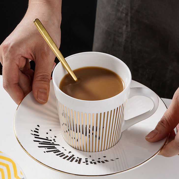 Mira Coffee Mug | Dynamic Moving Reflection, High-Quality Ceramic, 350ml 2