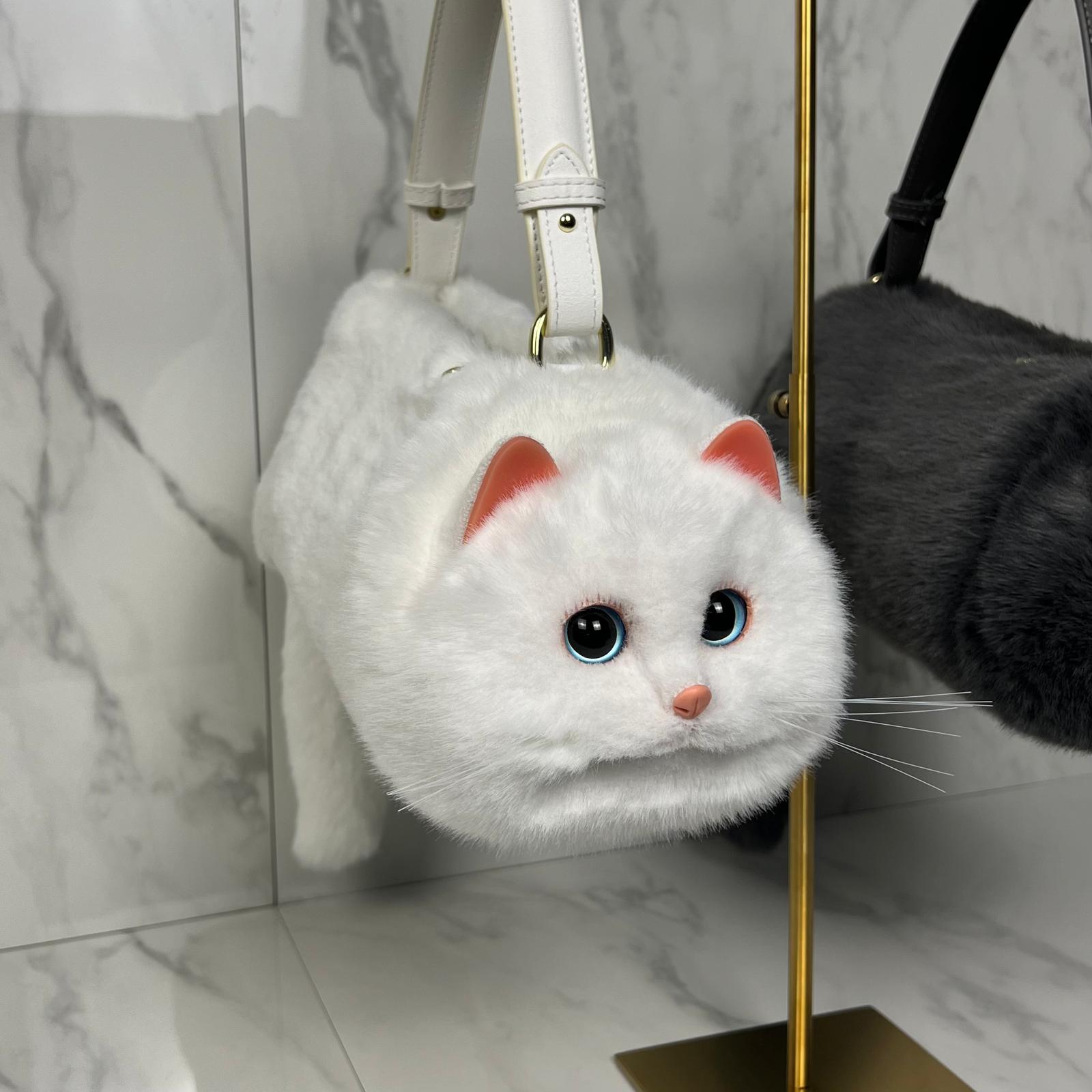 A realistic feline - inspired purse that makes a sensation everywhere (White ) - | Zavonix