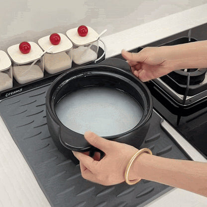 AlturaFlow™ Silicone Mat — Sleek Surface Protection & Style