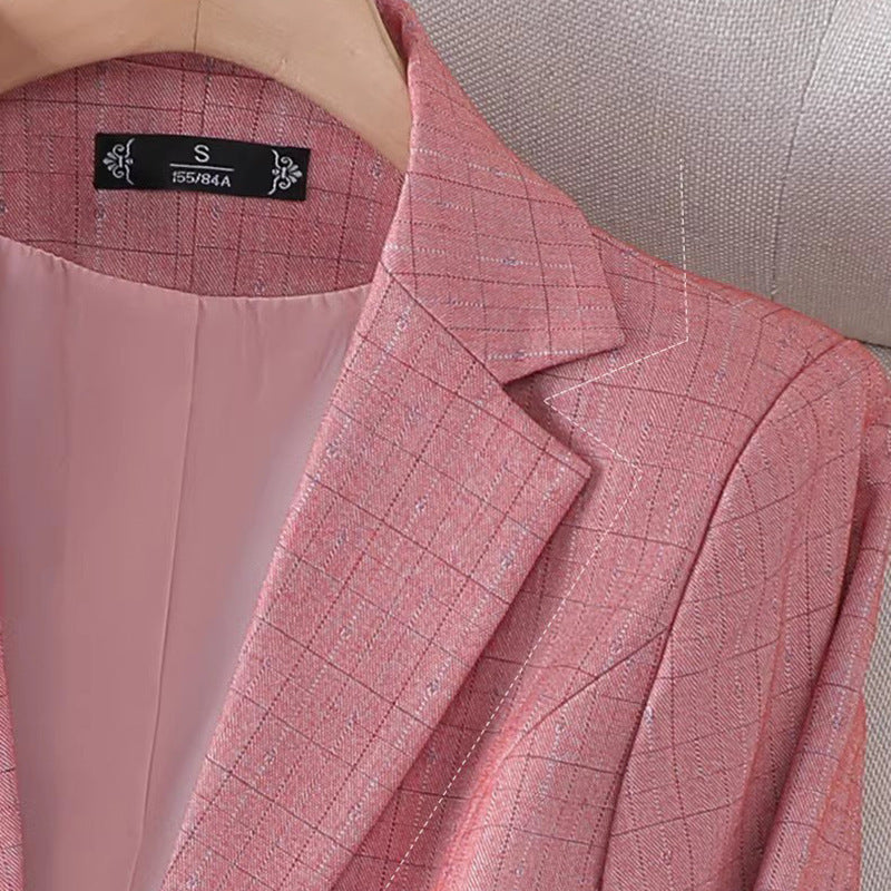 Tailored Grid Pattern Blazer with Sharp Structure and Elegant Fit