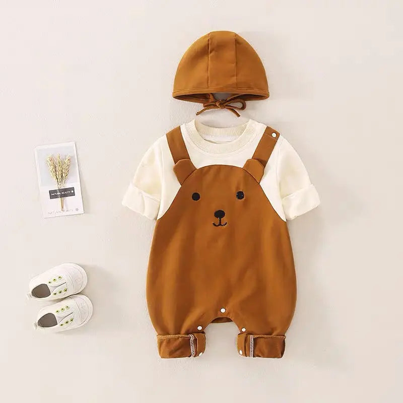 Brown bear-design baby jumpsuit with cream sleeves and a matching hat