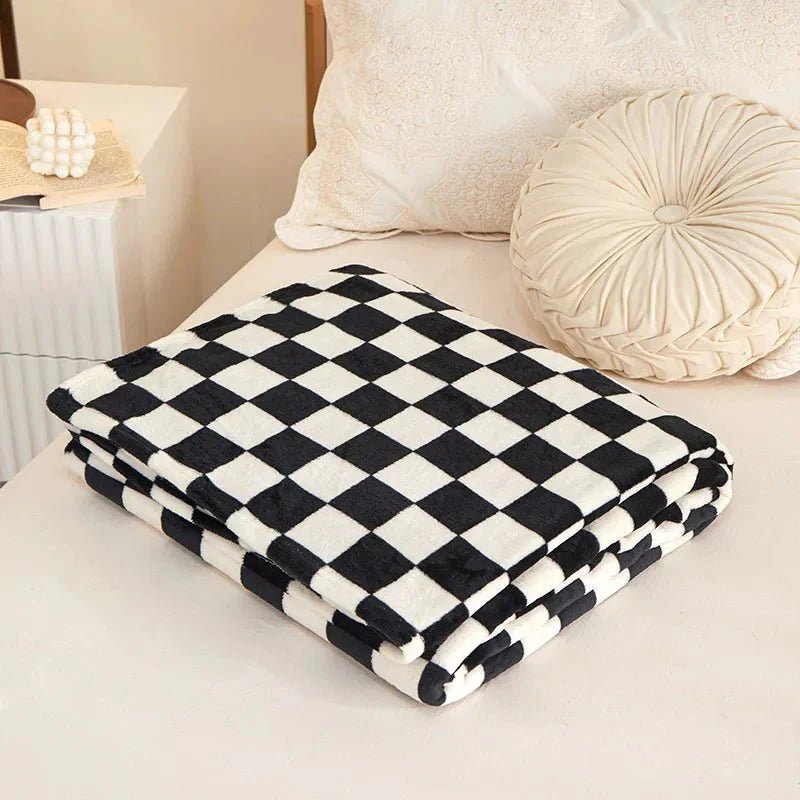 Classic Checkerboard Throw Blanket – Plush 100% Polyester Sofa Cover for Warmth and Comfort 9