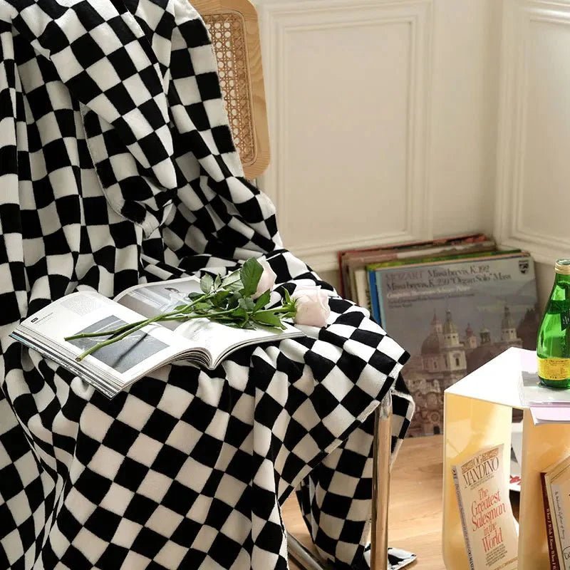 Classic Checkerboard Throw Blanket – Plush 100% Polyester Sofa Cover for Warmth and Comfort 2