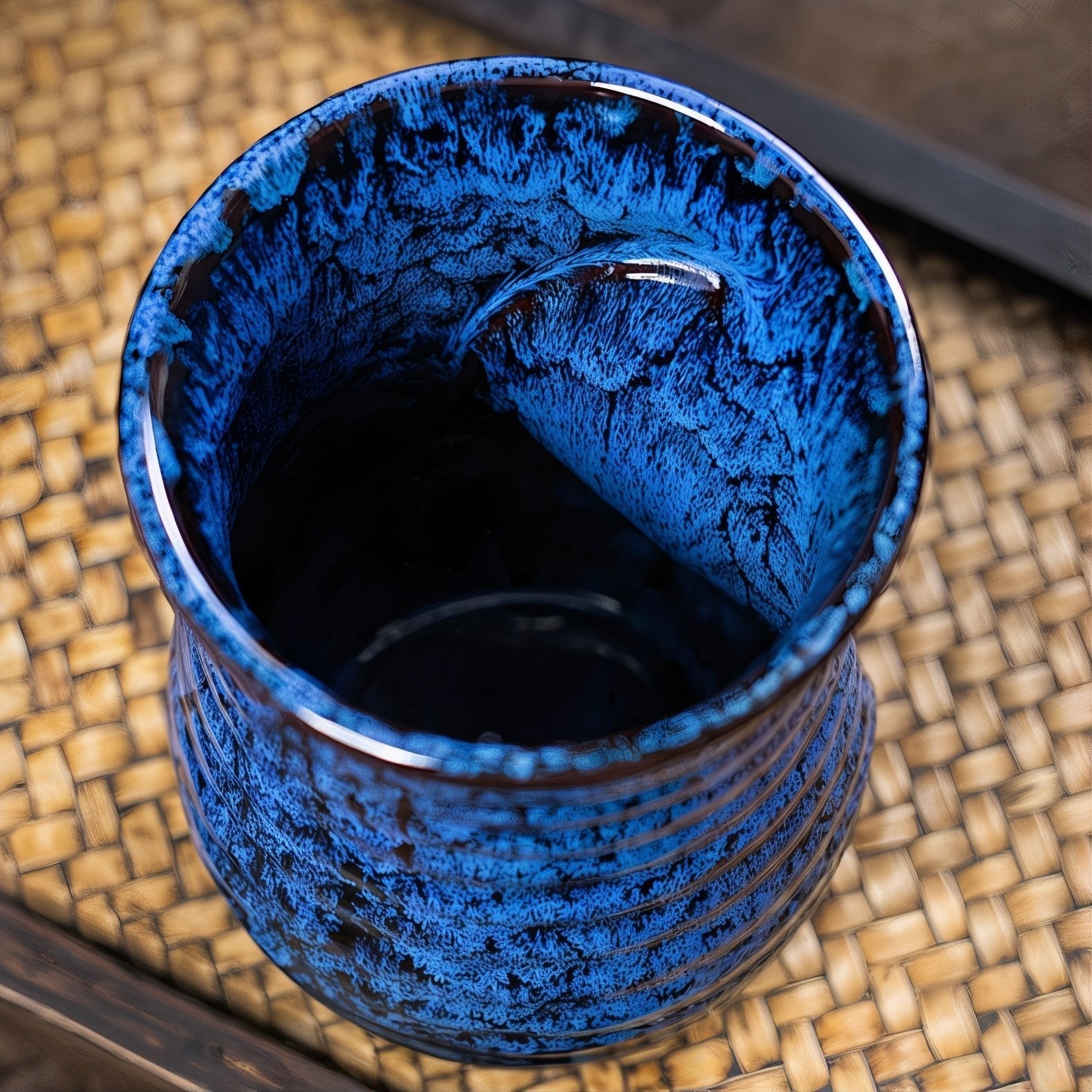 Handcrafted Ceramic Mug with 500ml Capacity – Bold Design and Ergonomic Handle 4