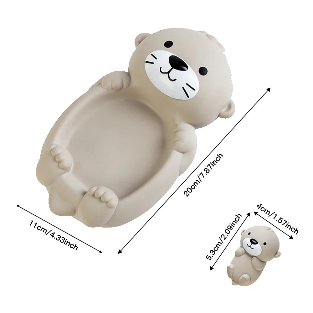 Large otter bath toy measuring 20 x 11 cm beside a small otter measuring 5.3 x 4 cm