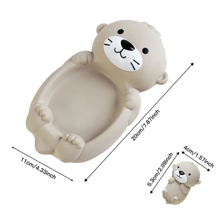 Large otter bath toy measuring 20 x 11 cm beside a small otter measuring 5.3 x 4 cm