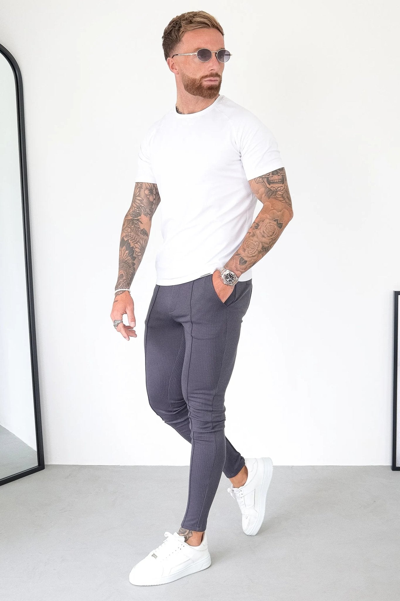 Lioren — Slim Fit Trousers with Tapered Ankles for Comfort (Dark Grey 28) - Trousers | Zavonix