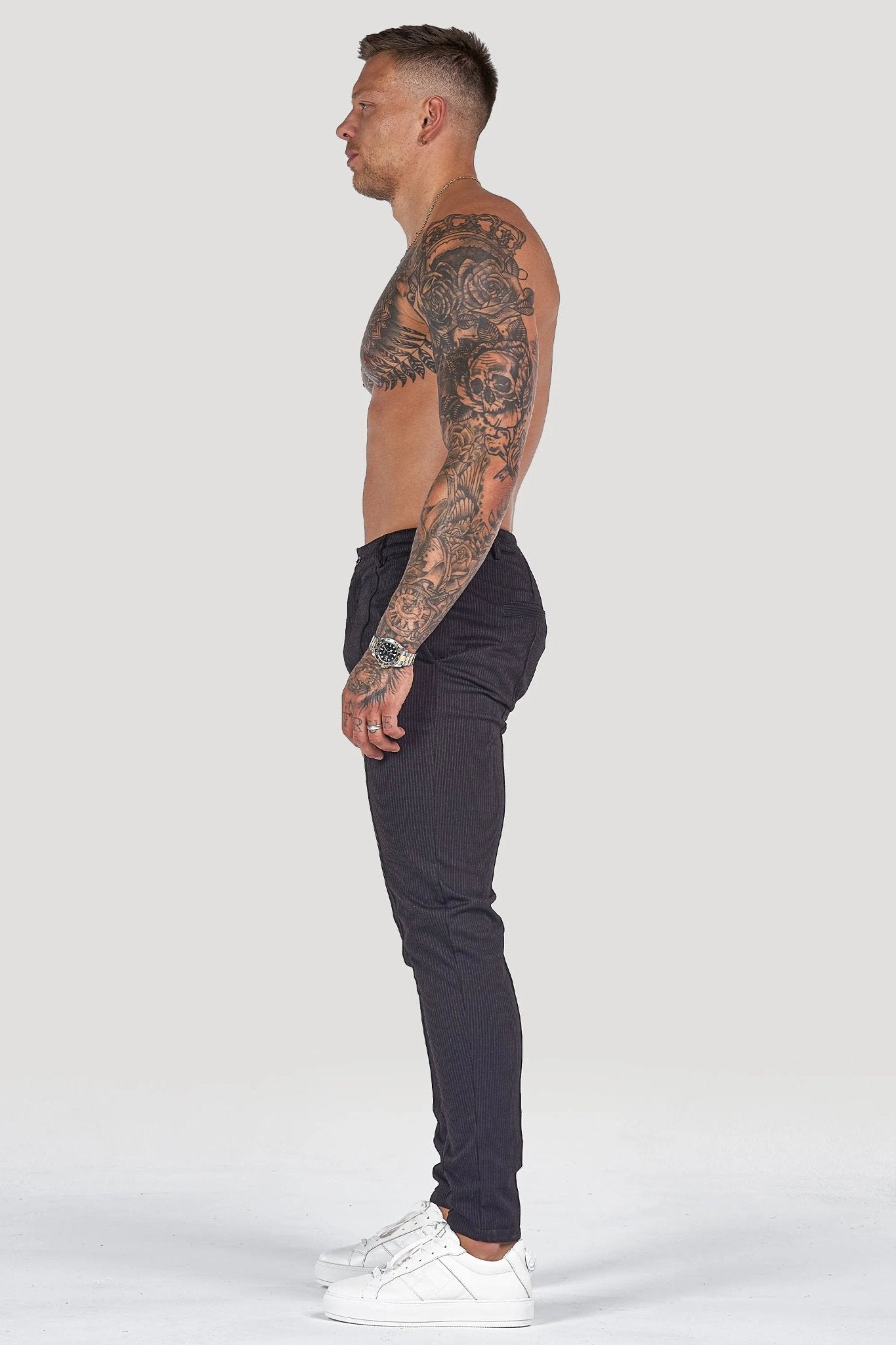 Lioren — Slim Fit Trousers with Tapered Ankles for Comfort (Dark Grey 28) - Trousers | Zavonix