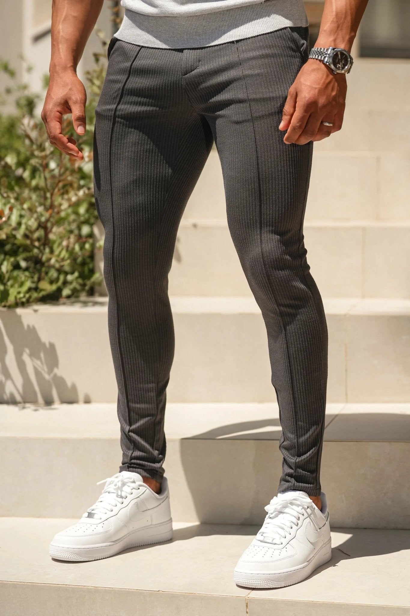 Lioren — Slim Fit Trousers with Tapered Ankles for Comfort (Dark Grey 28) - Trousers | Zavonix