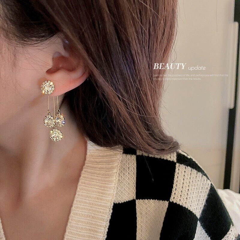 Luna Petal Zirconia Earrings Product Image 05