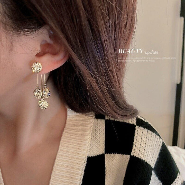 Luna Petal Zirconia Earrings Product Image 05