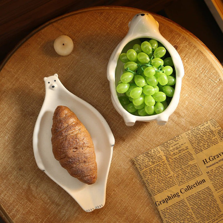 Sculptural Polar Bear Ceramic Dish with Ivory Glaze – Unique Decorative Centerpiece for Fruits and Desserts 2