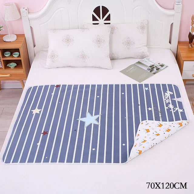 Navy striped changing mat with stars and a folded corner, labeled 70 x 120 cm.
