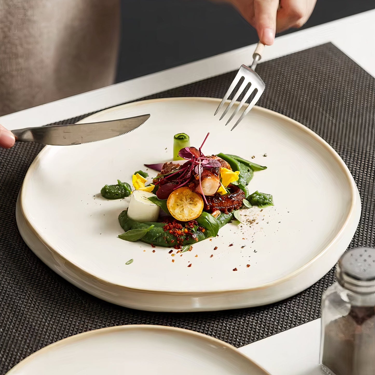 VeroMoss™ Durable Ceramic Plates with Irregular Edges – Perfect for Every Meal 3
