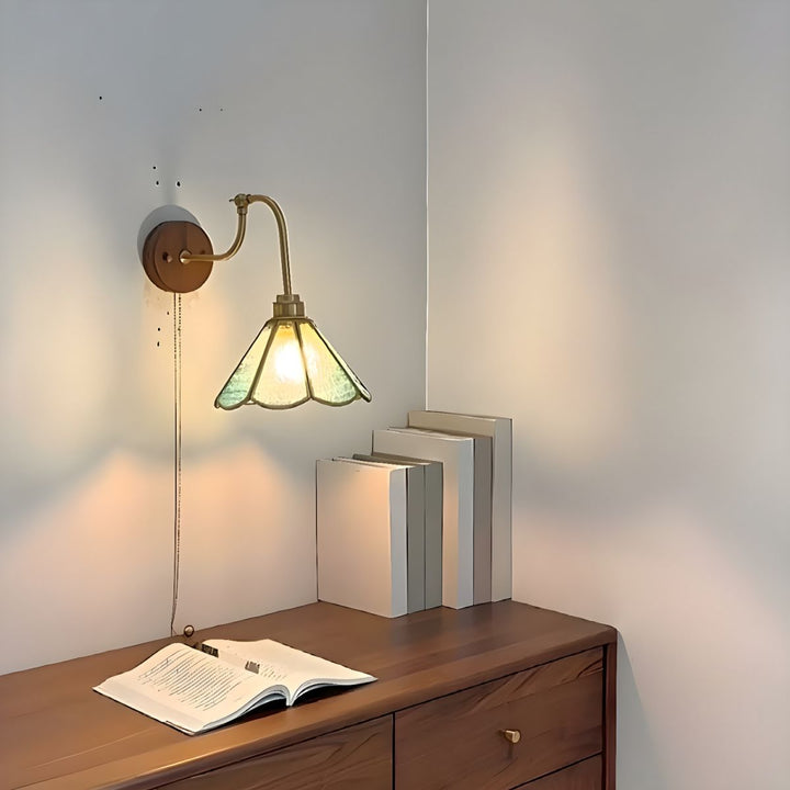 Vintage Brass Wall Light Sconce with Glass Shade – Elegant Indoor Fixture for Living Room and Bedroom 2