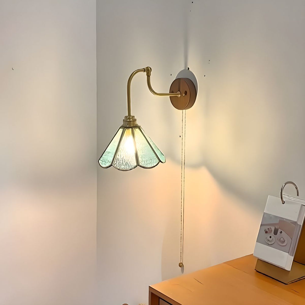 Vintage Brass Wall Light Sconce with Glass Shade – Elegant Indoor Fixture for Living Room and Bedroom 1