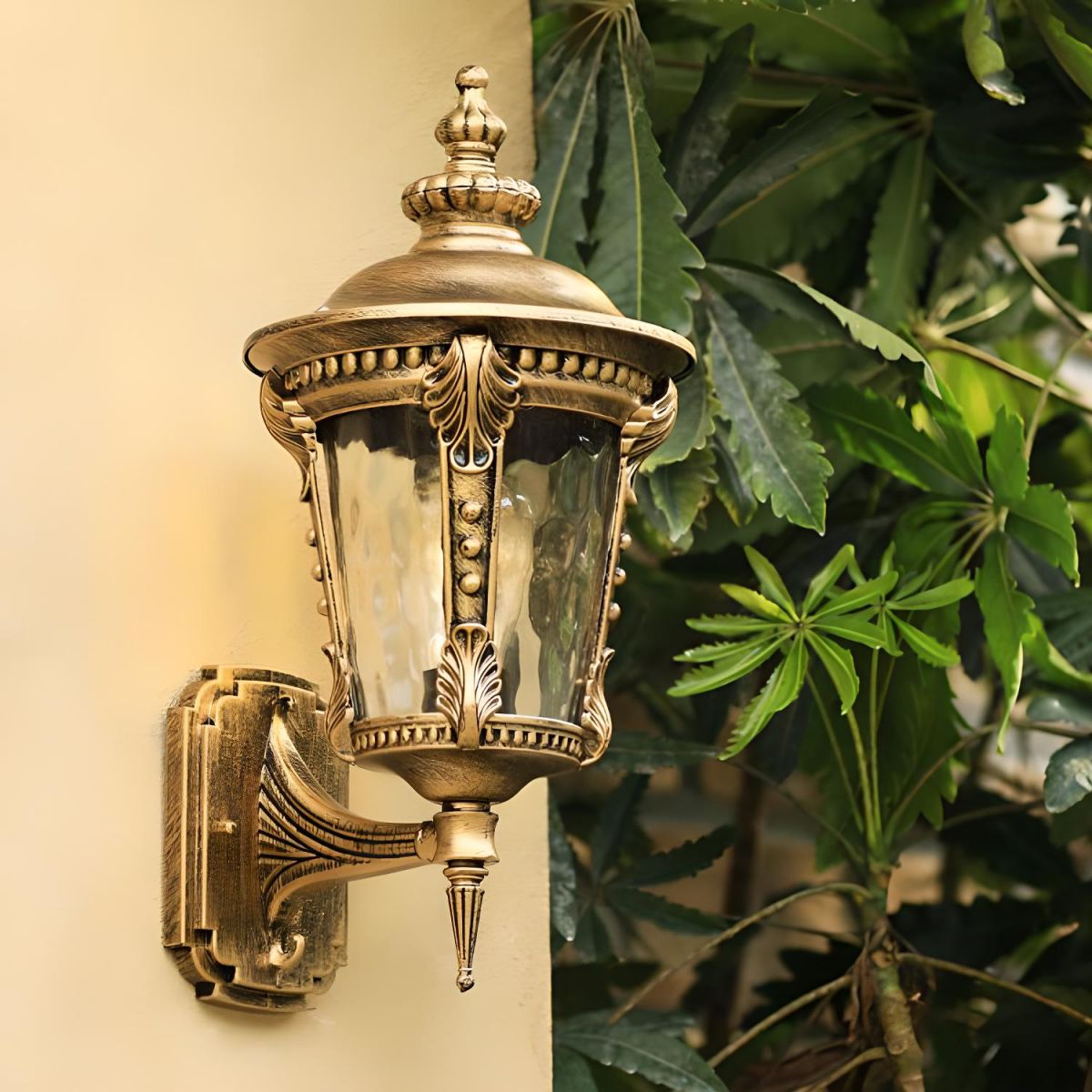 Vintage Outdoor Wall Lantern Light, Elegant Aluminum Outdoor Wall Sconce with Glass Shade for Garden and Patio 1