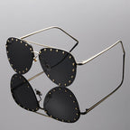 Viora — Gradient Polarized Sunglasses with UV 400 Protection (Black ) - | Zavonix