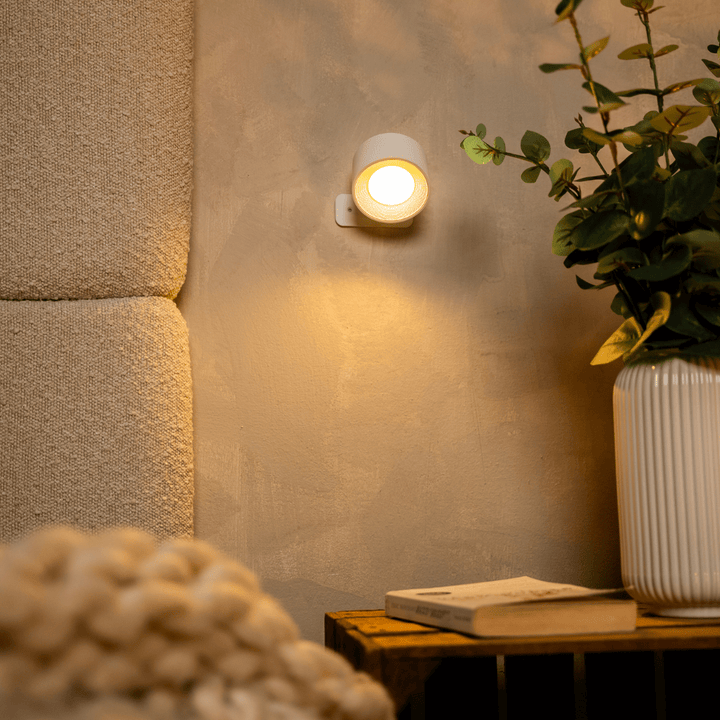 Wireless Wall Lamp | Create a refined atmosphere anywhere in seconds — no cables, no tools required