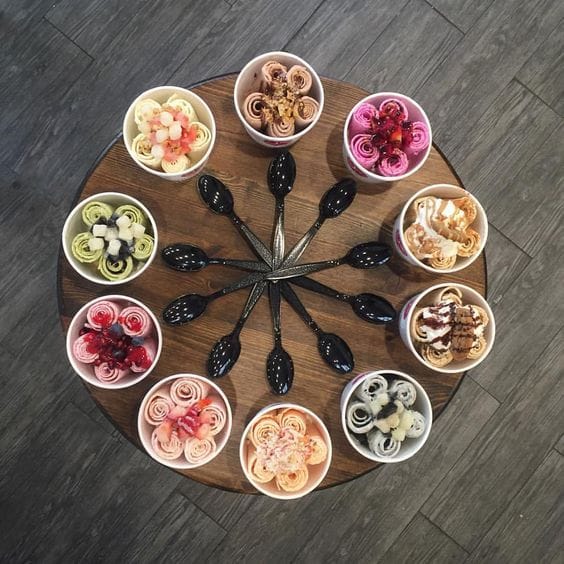 Yara Manual Frozen Treat Roller Family Dessert Tray Product Image 08